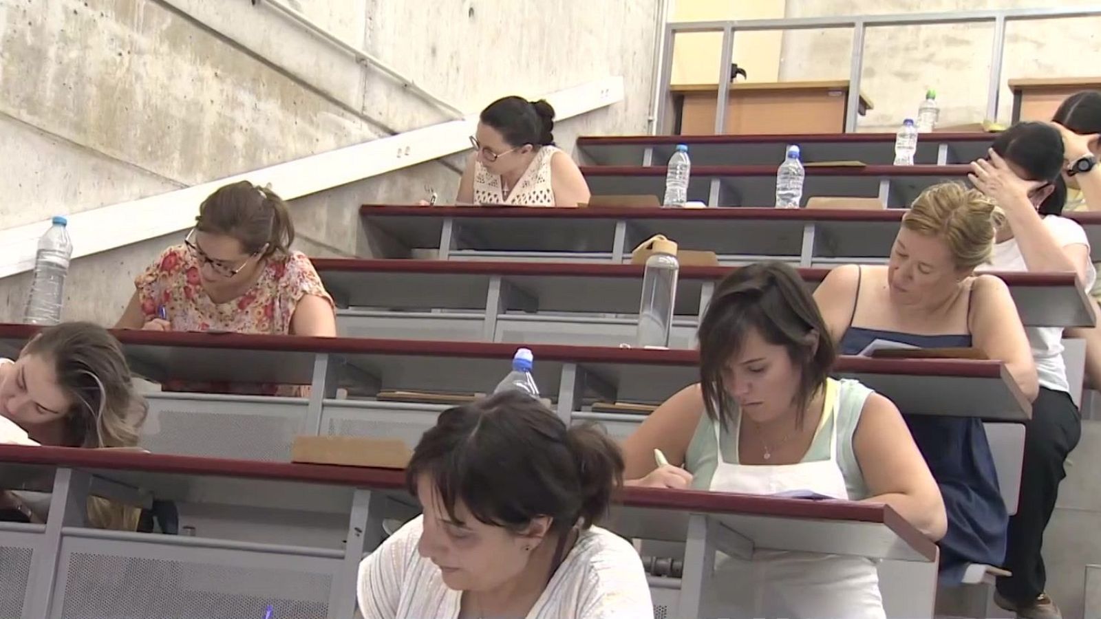 Los opositores a maestro denuncian que los suspensos alcanzan el 70% en muchas especialidades - Noticias Murcia | Ver