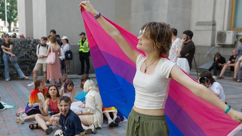 La reivindicación de los bisexuales: la falta de referentes y el cuestionamiento constante | Ver