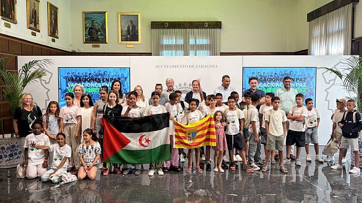 Noticias Aragón - Zaragoza da la bienvenida a los 20 niños y niñas saharauis que pasarán aquí su verano acogidos por 18 familias