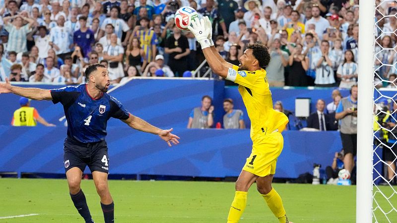 Paradas de Vozinha en el Argentina – Cabo Verde (1-1) | Mundial 2026