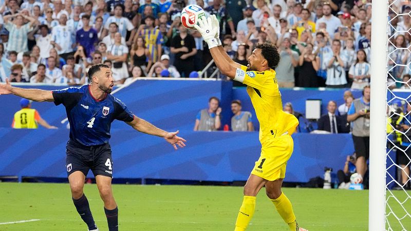 Paradas de Vozinha en el Argentina – Cabo Verde (2-1) | Mundial 2026