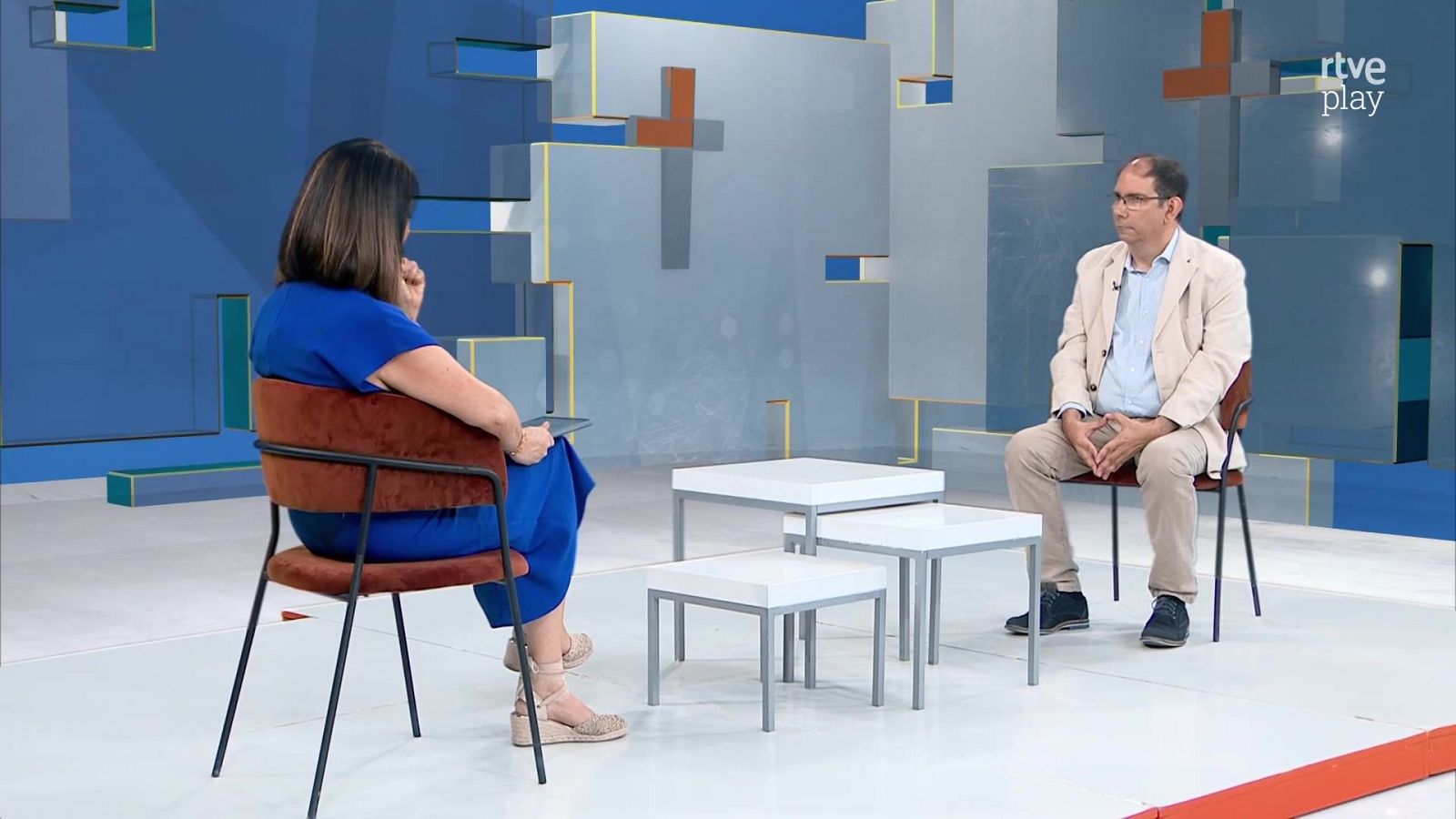 Últimas Preguntas - Alzad la mirada: las huellas de una visita - Últimas preguntas | Ver