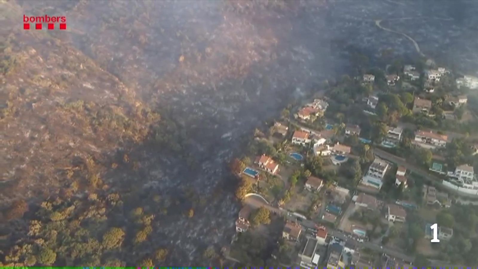 Incendi estabilitzat, però amb risc de revifades