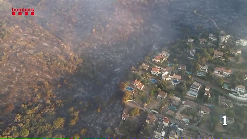 Incendi estabilitzat, però amb risc de revifades