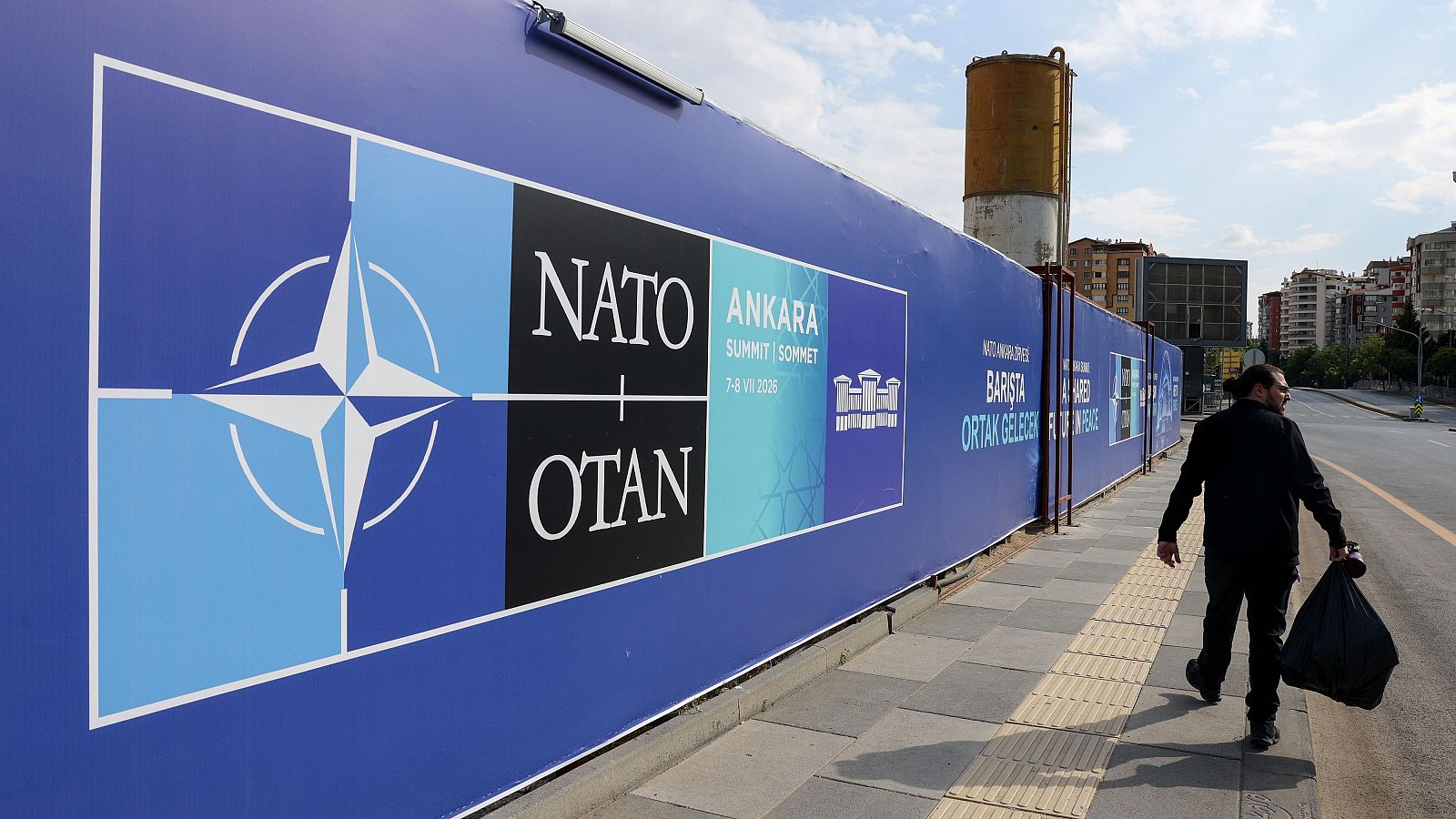 Cumbre de la OTAN en plena tensión entre EE.UU. y Europa | Ver