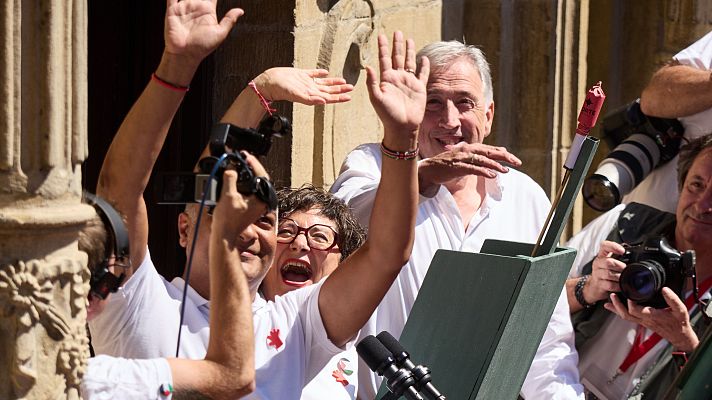 Telenavarra - La Subdirección de Urgencias de Navarra lanza el chupinazo en homenaje a los sanitarios