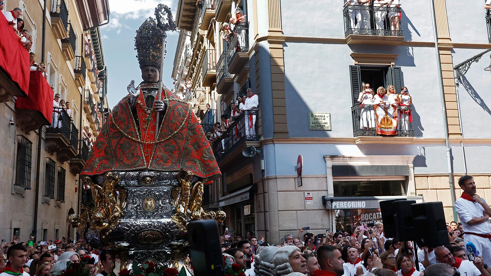 Procesión de San Fermín en el día grande de las fiestas - Telenavarra | Ver
