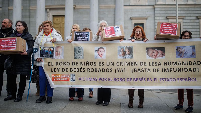 En España 300.000 bebés fueron sustraídos en un período de cinco décadas - Panorama Regional | Ver