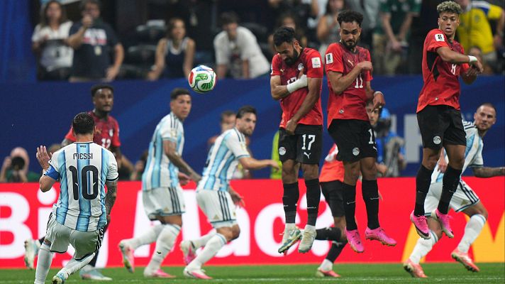 Tiro libre de Lionel Messi en el minuto 30 del Argentina - Egipto (0-1) | Mundial 2026 | Ver vídeo
