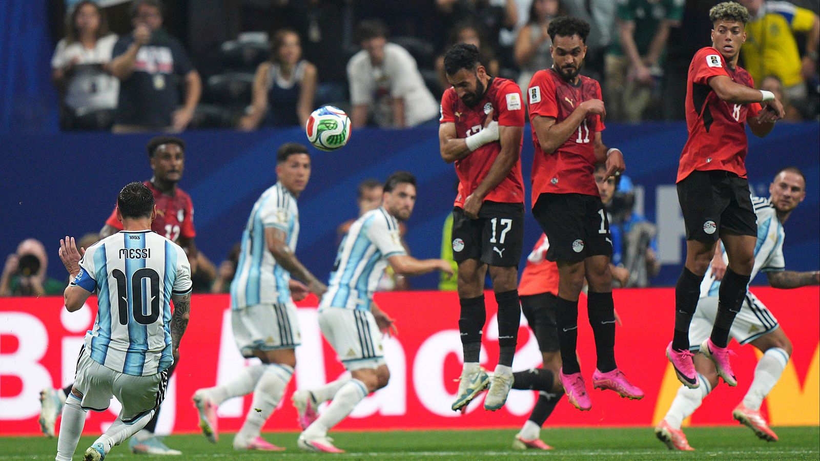 Tiro libre de Lionel Messi en el minuto 30 del Argentina - Egipto (0-1) | Mundial 2026 | Ver vídeo