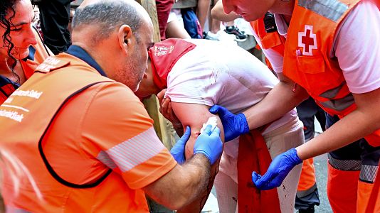 Once heridos, uno por asta de toro, en la carrera m�s accidentada: parte m�dico del tercer encierro