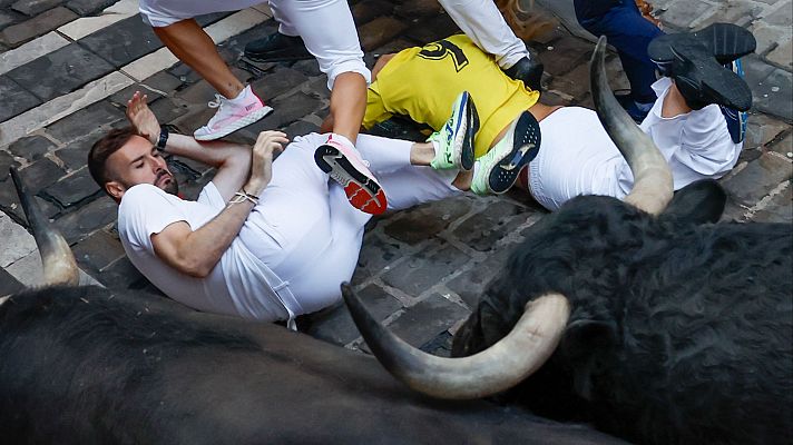 Sanfermines - Tercer encierro de San Fermín 2026: vídeo a cámara lenta