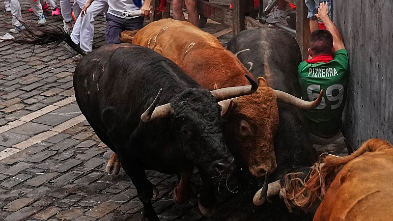 San Fermín 2026: Cuarto encierro | Vídeo completo | Ver