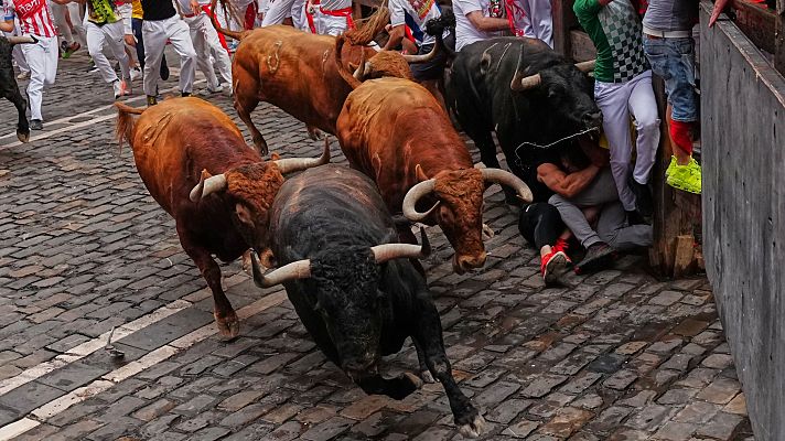 Sanfermines - Cuarto encierro de San Fermín 2026: vídeo a cámara lenta