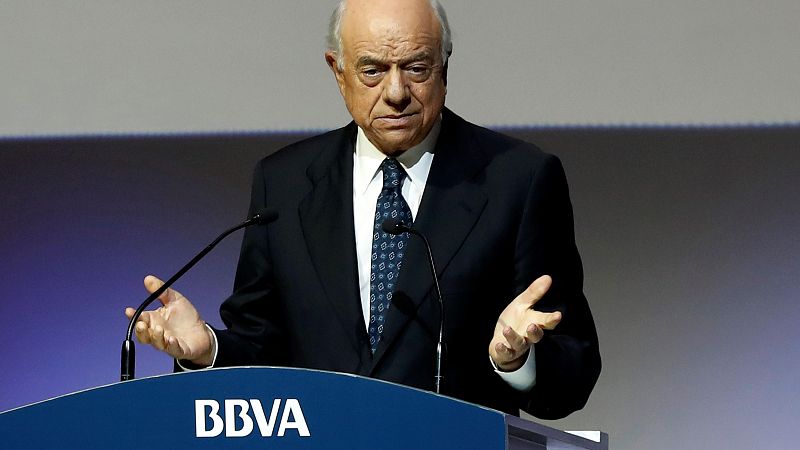 El juez abre juicio oral contra el BBVA y su expresidente por contratar a Villarejo