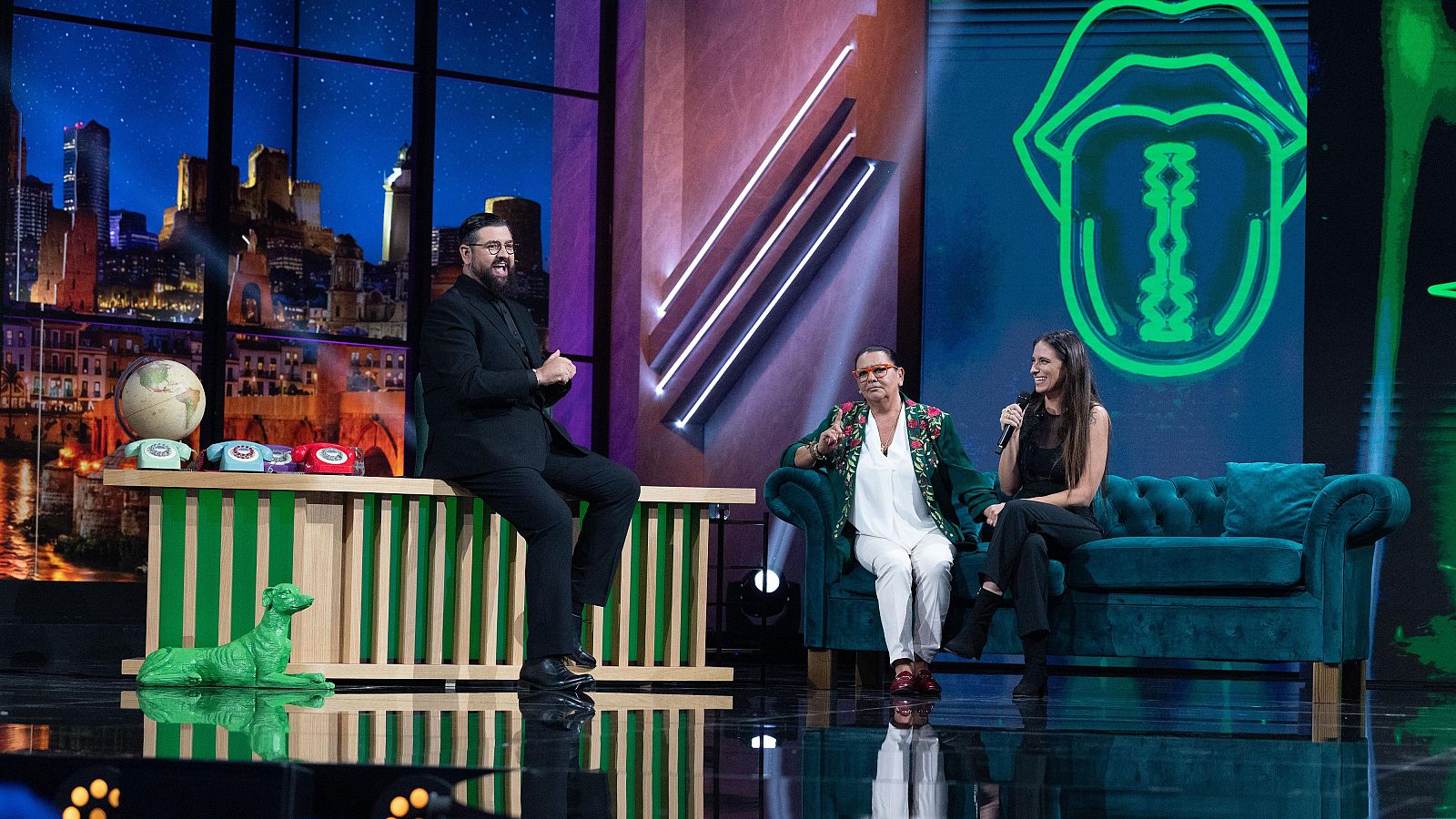 María del Monte está lista para irse hasta el fin del mundo - El perro andaluz by Manu Sánchez | Ver