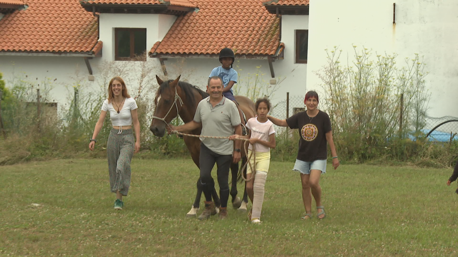 Vacaciones en Paz: La Asociación Cantabria por el Sáhara acoge a niños y niñas que necesitan atención médica - TeleCantabria | Ver