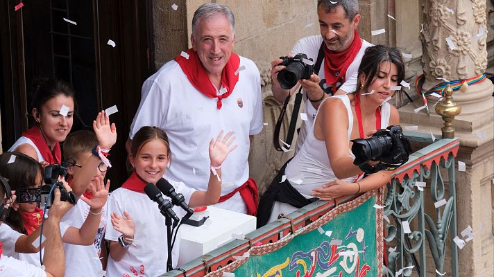 Telenavarra - El primer Txupinazo Txiki abarrota la plaza del Ayuntamiento