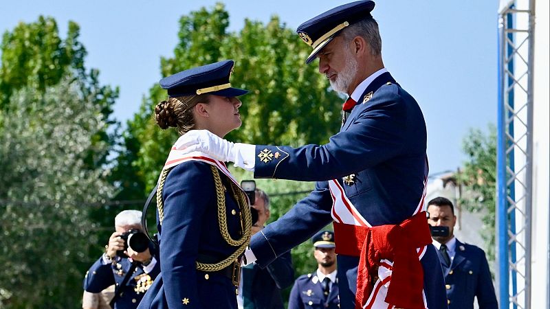 La princesa Leonor recibe la Gran Cruz del Mérito Aeronáutico | Ver