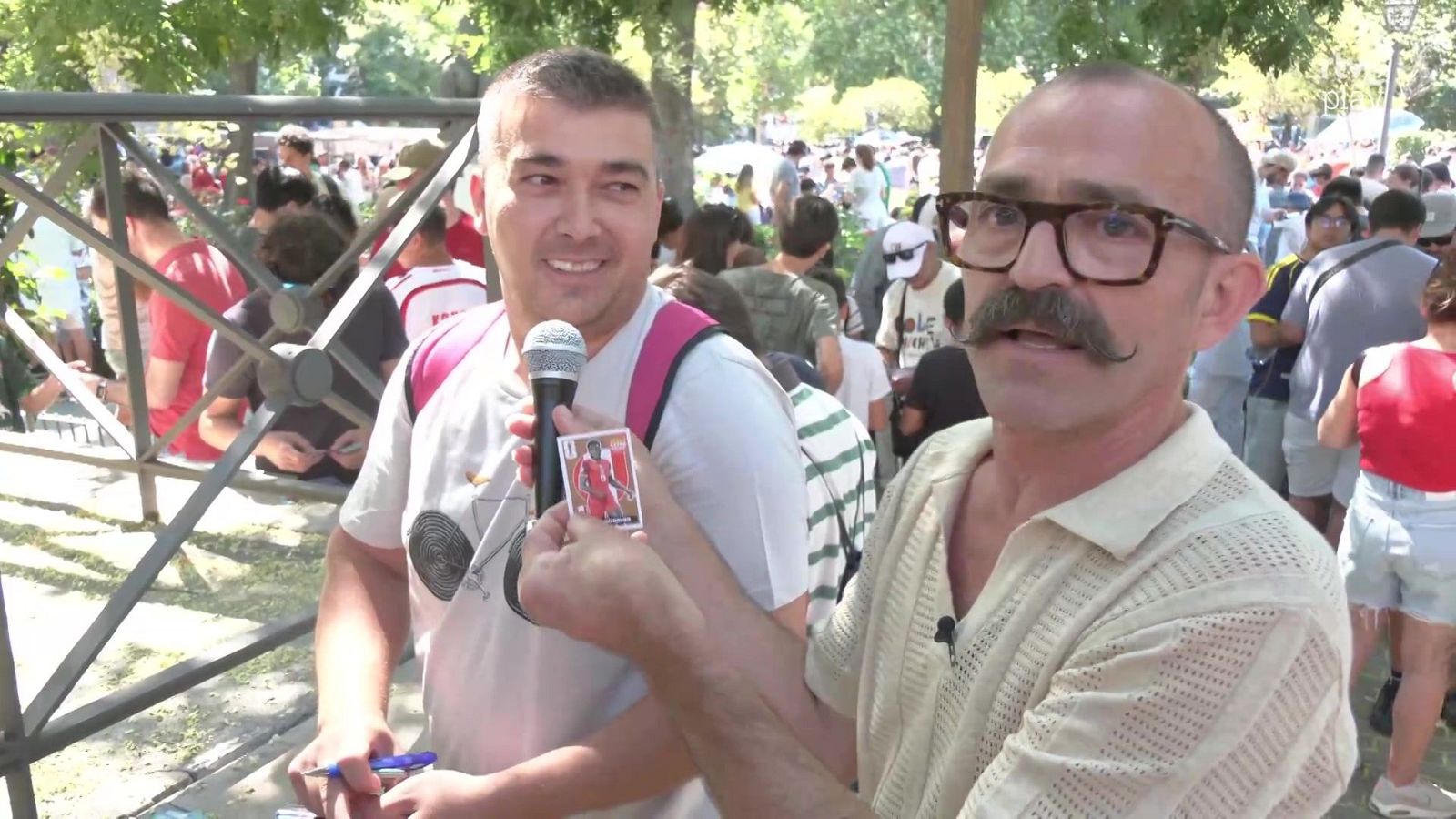 La Revuelta | Yonyi Arenas y los cromos del Mundial en el rastro - La Revuelta | Ver