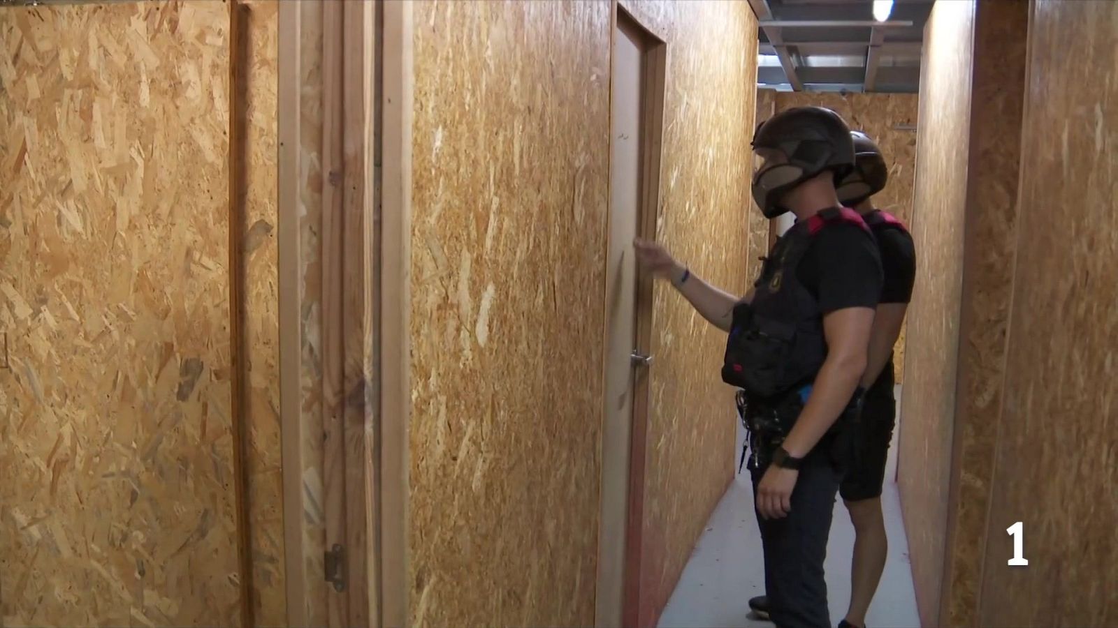 Policies es paguen formació davant l'augment de violència amb armes - L'Informatiu | Ver