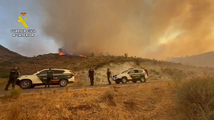 Telediario Fin de Semana - Heroico rescate de la Guardia Civil a dos turistas británicos en el incendio de Almería: "No se nos olvidará en la vida"