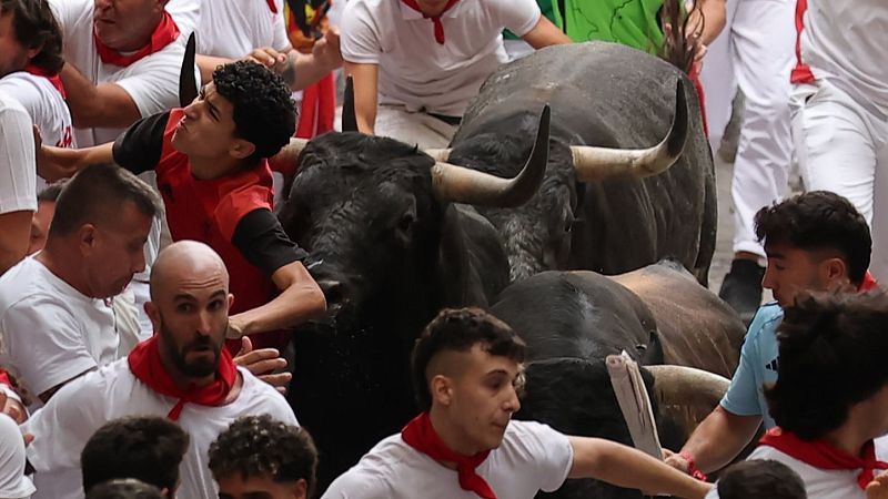 San Fermín 2026: Séptimo encierro | Vídeo completo | Ver