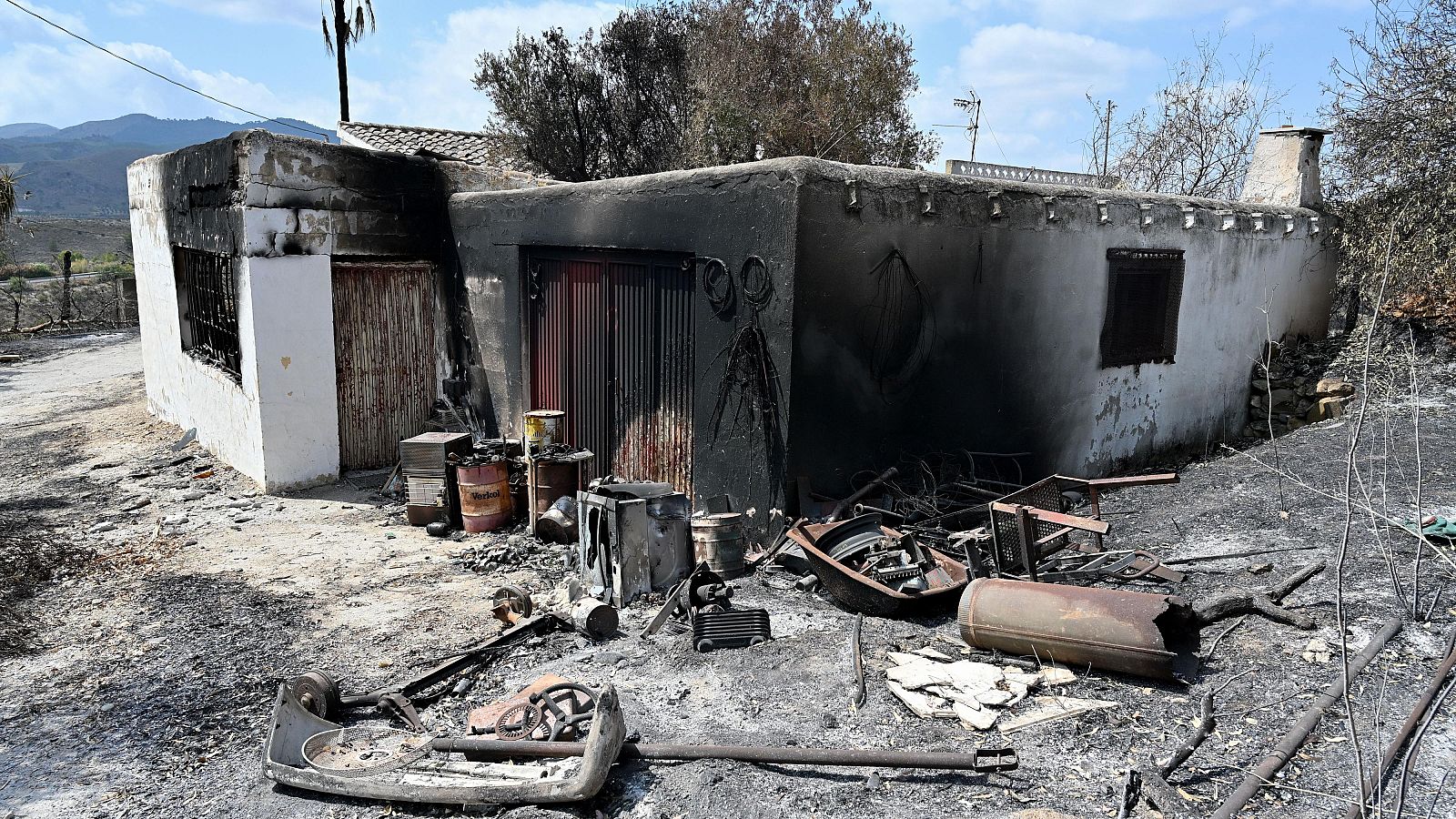 Incendio en Los Gallardos: los vecinos empiezan a regresar | Ver