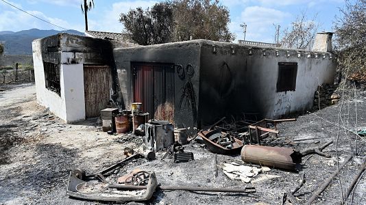 Los afectados por el incendio de Almer�a regresan a sus hogares: "Tenemos suerte de estar bien"