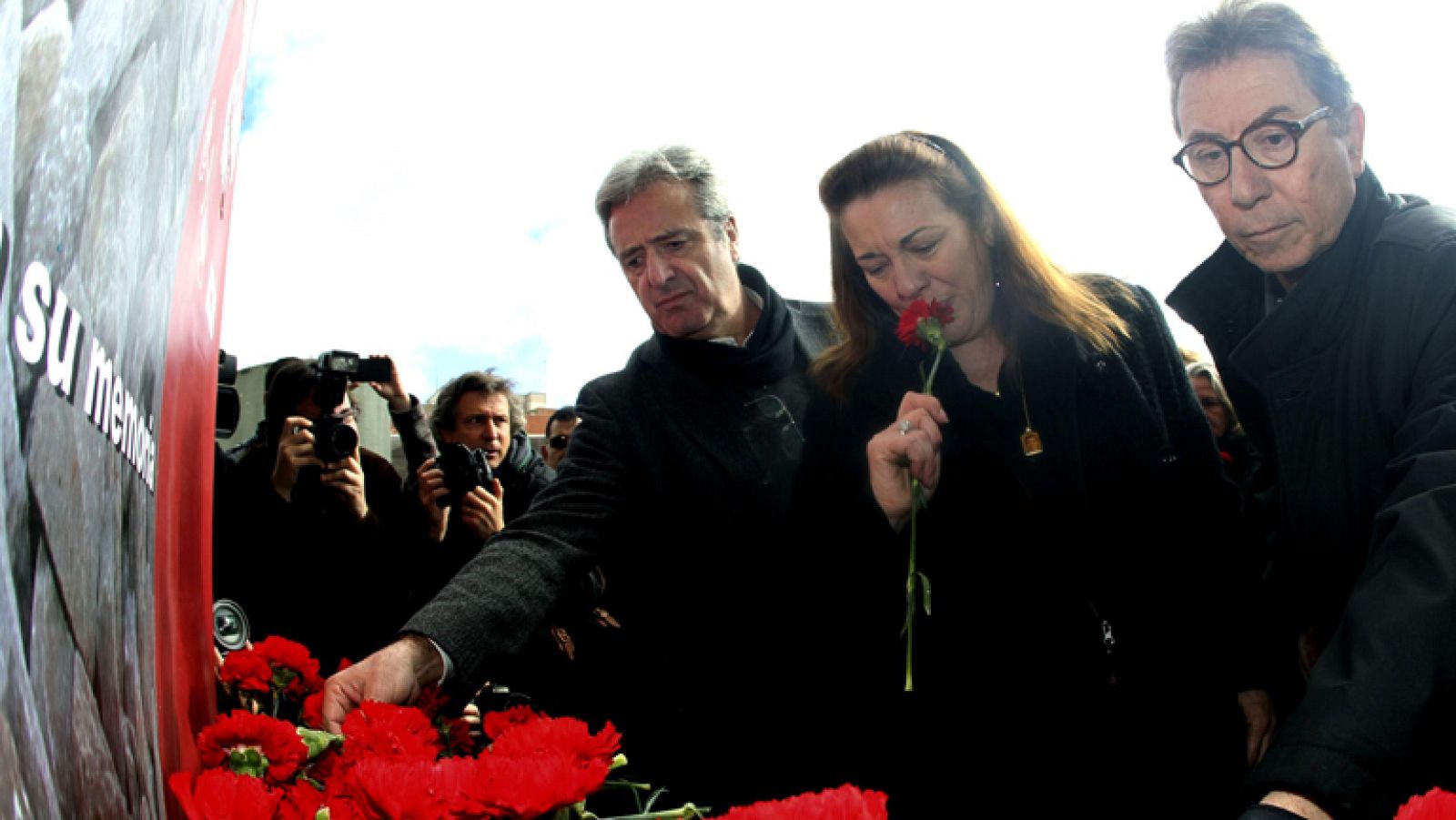 Pilar Manjón y los sindicatos denuncian un "abandono sectario" de las víctimas del 11-M - Informativo 24h | Ver