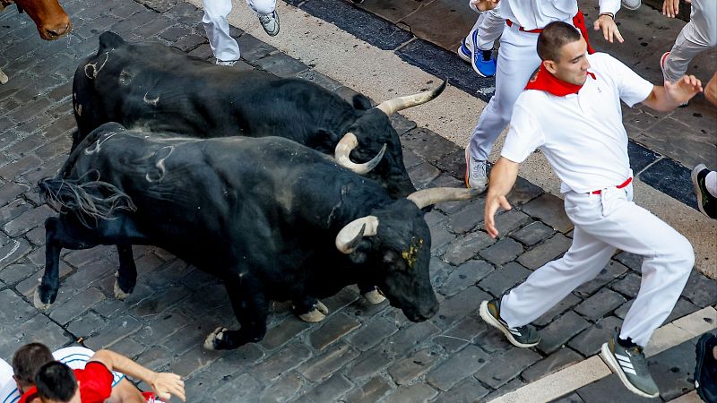 San Fermín 2026: Octavo encierro | Vídeo completo | Ver