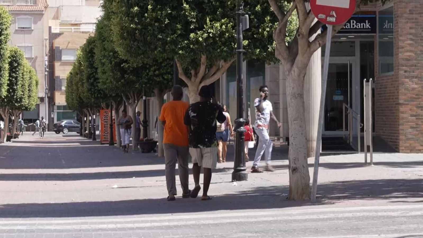 El clima de convivencia reina en Torre Pacheco un año después de los altercados - Noticias Murcia | Ver