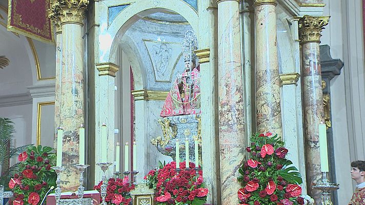 Telenavarra - Devotos despiden al santo en la Octava a San Fermín