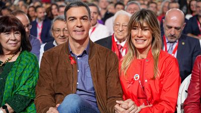 Reacciones políticas tras reclamar el juez Peinado que Begoña Gómez demuestre que fue a la graduación de su hija