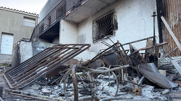 Telediario 1 - Identificadas tres nuevas víctimas del incendio en Almería y remiten otros fuegos
