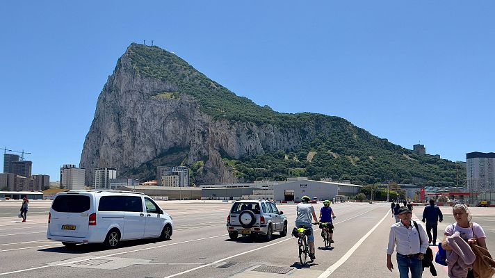 La noche en 24h - Gibraltar y el adiós a la verja en unas calles inglesas que hablan gaditano
