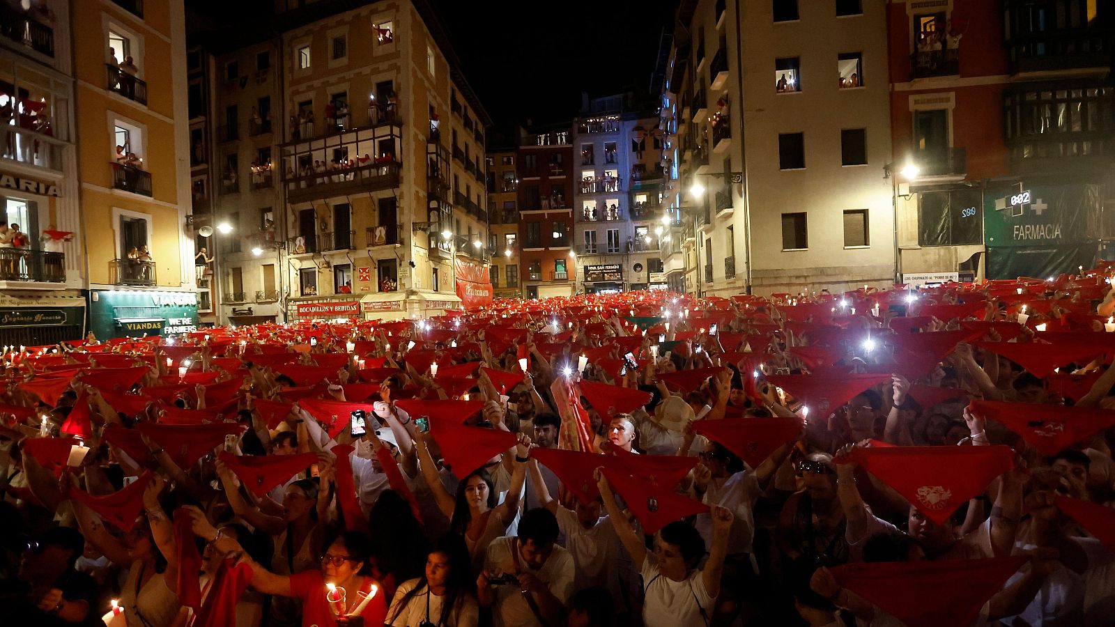 Pamplona pone punto final a los Sanfermines con el 'Pobre de mí' - Informativo 24h | Ver