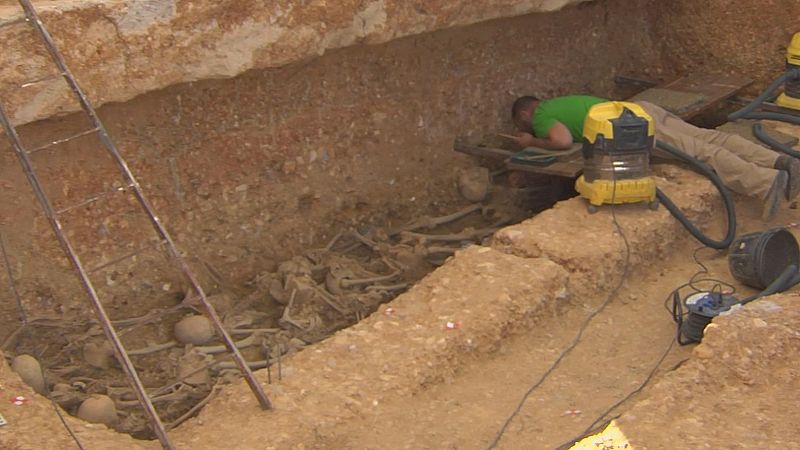 Exhumación de fosas en el cementerio de Beas, Huelva | Ver ahora