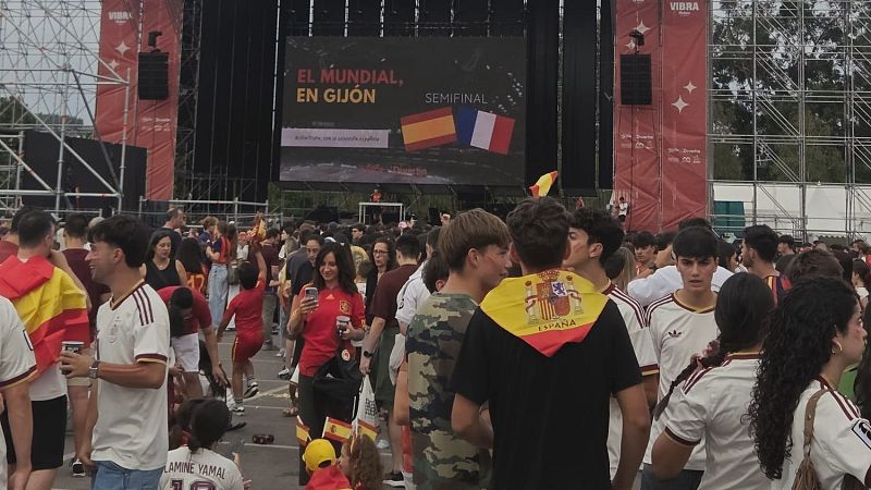 Asturias celebra la clasificaci�n de Espa�a para la final del Mundial. - Panorama Regional | Ver