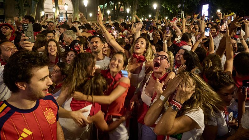 Celebración multitudinaria en Pamplona y Tudela por la Roja - Telenavarra | Ver