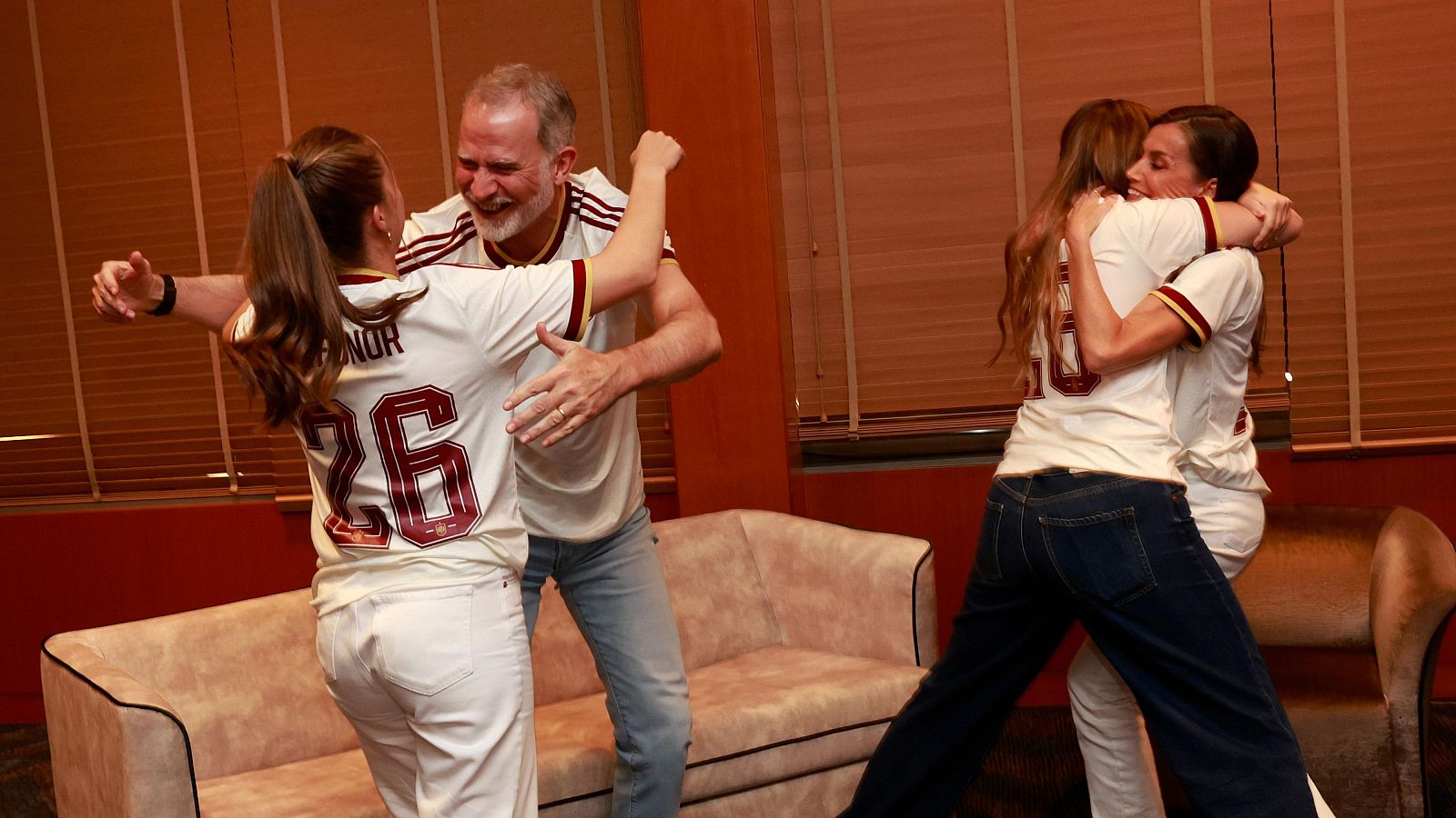 La familia real celebra la victoria de España frente a Francia | Ver