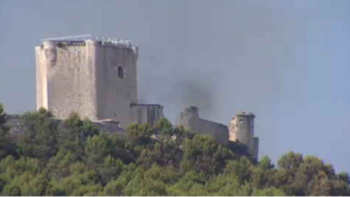 Noticias de Castilla y León - El incendio de Íscar ha arrasado con el bar del patio del castillo