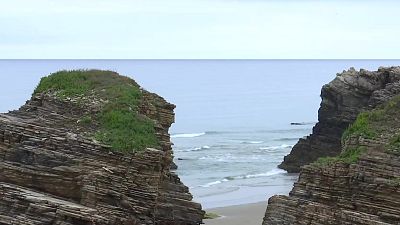 Pechan por unha rodaxe a Praia das Catedrais - Telexornal - Galicia | Vexa