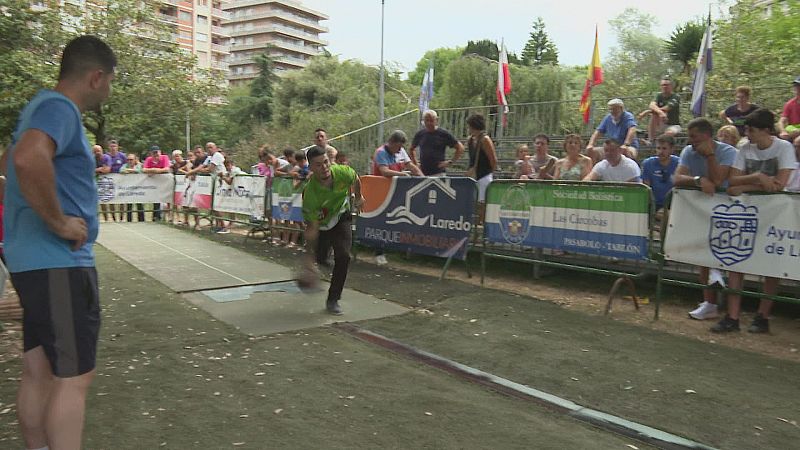El pasabolo tablón, un deporte cántabro que traspasa fronteras - TeleCantabria | Ver