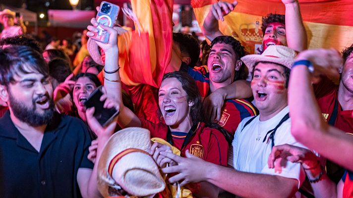 Telediario 1 - Locura en España tras vencer la Roja por dos goles a Francia y llegar a la final del Mundial