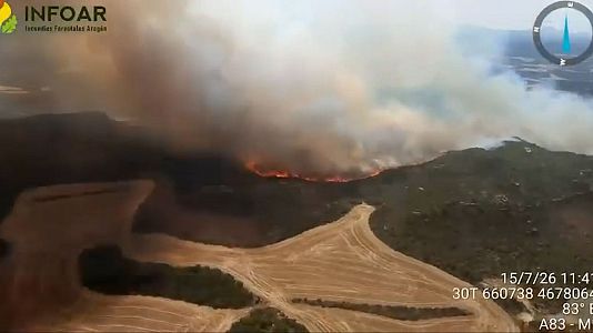 Desalojan una cuarta localidad por el incendio en Or�s, Zaragoza, cuya cabecera avanza sin control