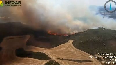 Desalojan una cuarta localidad por el incendio en Or�s, Zaragoza, cuya cabecera avanza sin control | Ver ahora