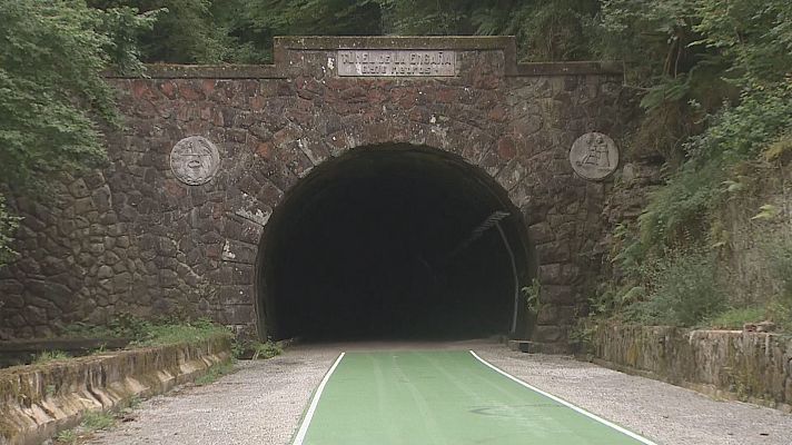 TeleCantabria - El túnel de La Engaña inicia una nueva etapa con la apertura de la vía verde tras años de abandono