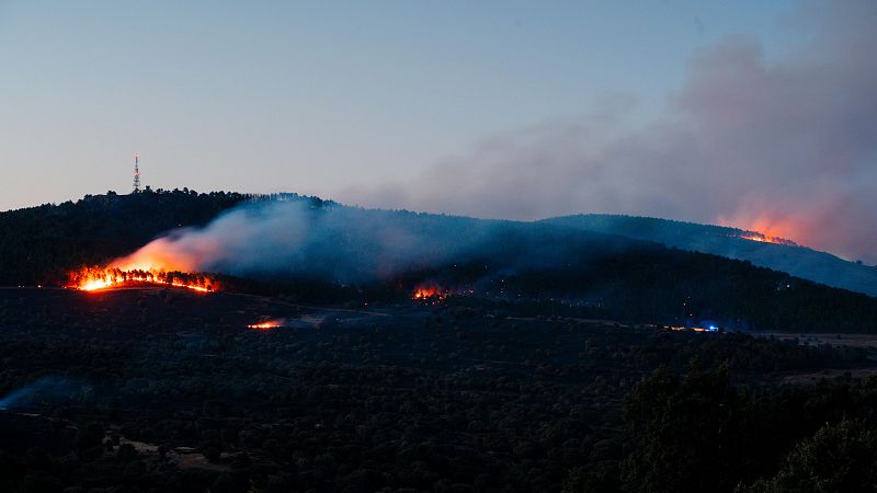 Guadalajara y Lozoyuela luchan contra el fuego - Telediario 1 | Ver