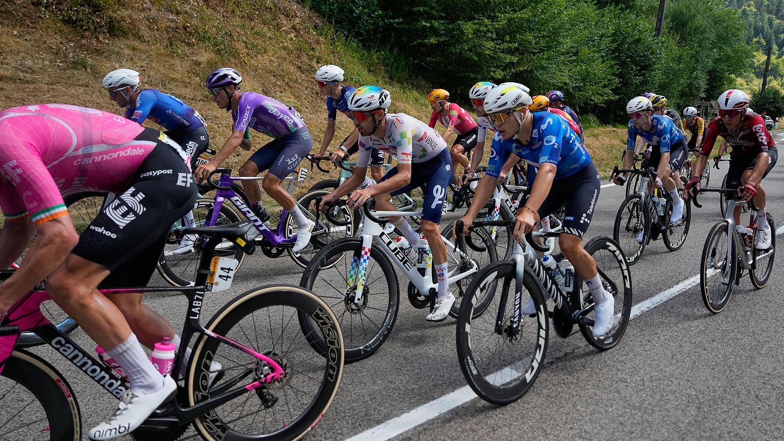 Resumen de la etapa 13 del Tour de Francia 2026